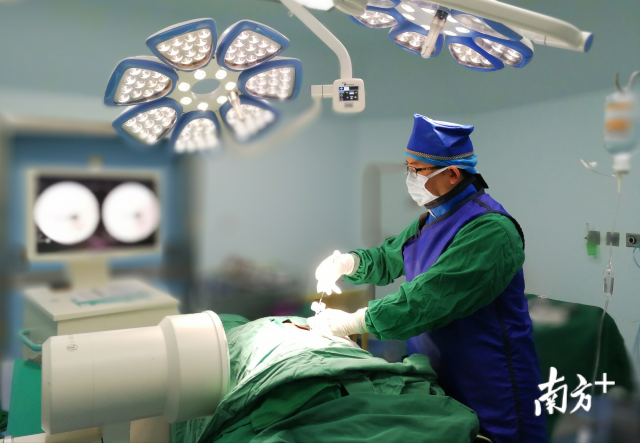 建立起了縣鎮(zhèn)村“一網(wǎng)化”區(qū)域分級(jí)診療平臺(tái)，切實(shí)解決群眾“看病難”。