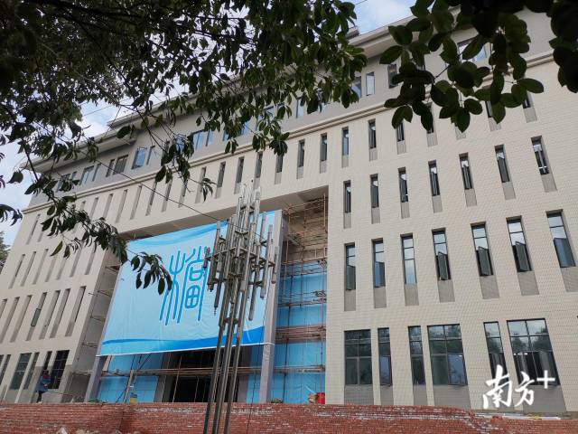 位于連州市青少年宮北側(cè)的連州市檔案館新館。