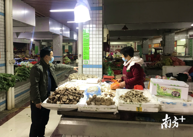 強(qiáng)化市場(chǎng)監(jiān)管，建立整改臺(tái)賬，發(fā)現(xiàn)一處，整改一處，銷號(hào)一處。