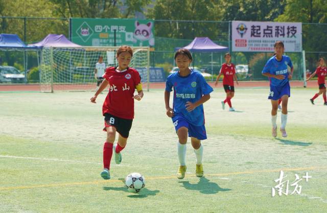 北山中學是全國首批“青少年校園足球特色學校”。資料圖