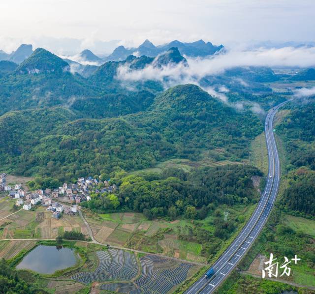 連州境內(nèi)已有三條高速。黃慧誠(chéng) 攝