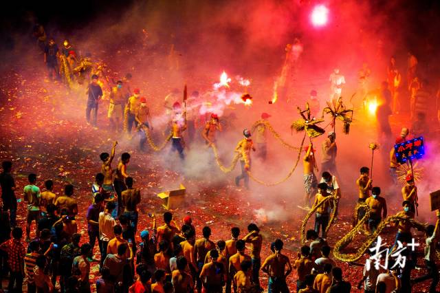 星子舞火龍。潘賢強 攝