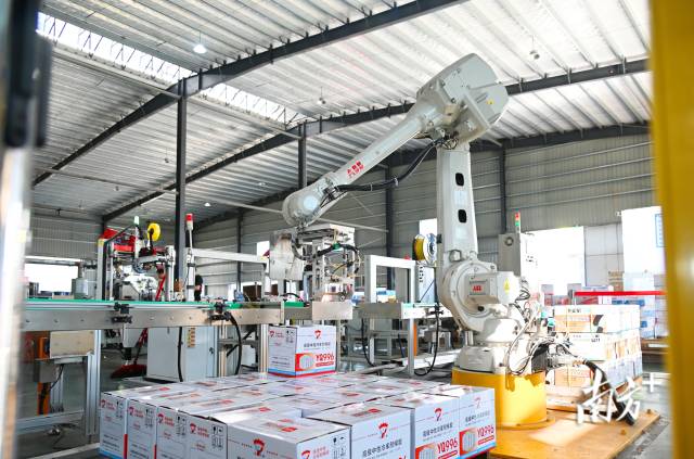 連州新增國家高新技術(shù)企業(yè)14家，增長率高達(dá)93%。黃津 攝