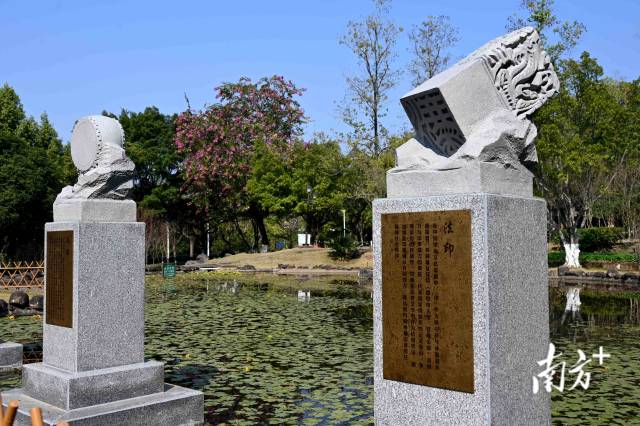 通過象征正義的法器造型與流水意象，詮釋法治公平公正、滋養(yǎng)萬物的本質(zhì)內(nèi)涵。黃瀅 攝