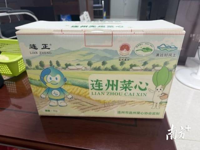 用碳酸鈣粉體制作菜心包裝箱可循環(huán)使用。