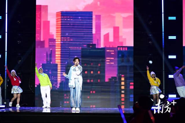 程響獻唱。黃瀅 攝