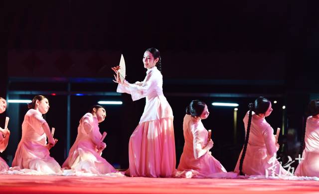 精彩節(jié)目。黃津 攝