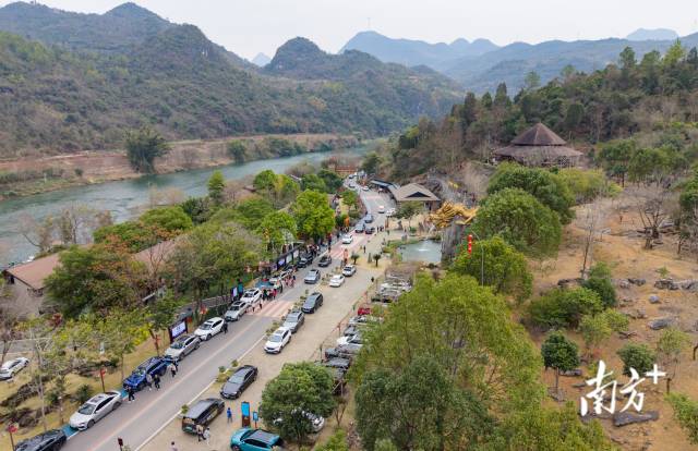 湟川三峽迎來大量客流。