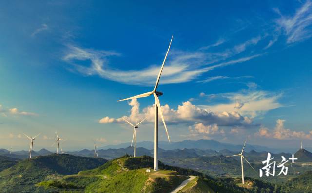 大路邊鎮(zhèn)力爭將風(fēng)電、光伏等新能源產(chǎn)業(yè)打造成經(jīng)濟(jì)發(fā)展新增長極。陳天優(yōu) 攝