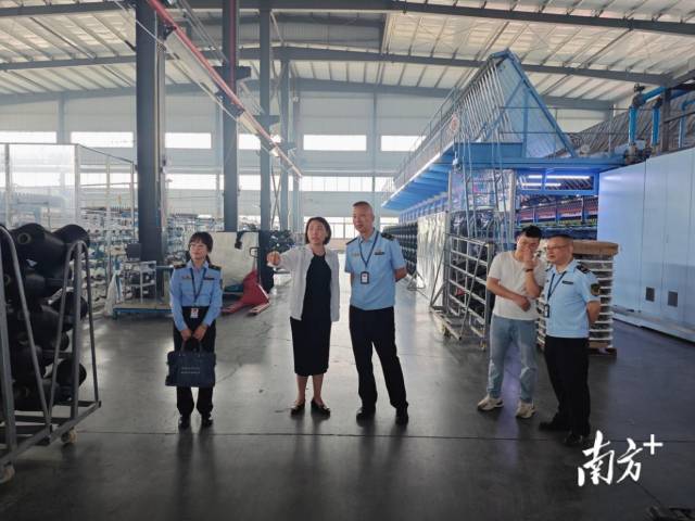 服務(wù)團(tuán)隊(duì)深入企業(yè)一線指導(dǎo)數(shù)據(jù)知識(shí)產(chǎn)權(quán)保護(hù)工作。