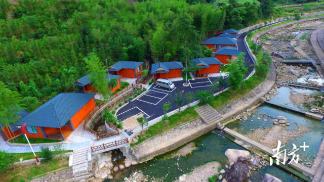 夏東天然森氧度假旅游景區(qū)獲評國家級3A景區(qū)。